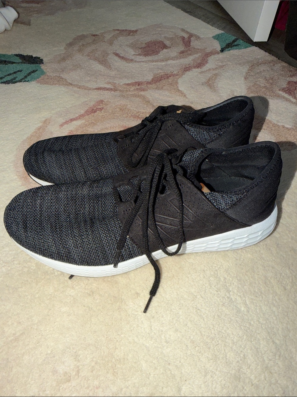 Men’s New Balance Black Knit Sneakers with White Sole